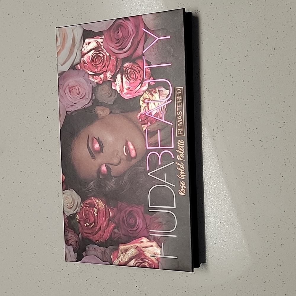 Huda Beauty Rose Gold Palette
